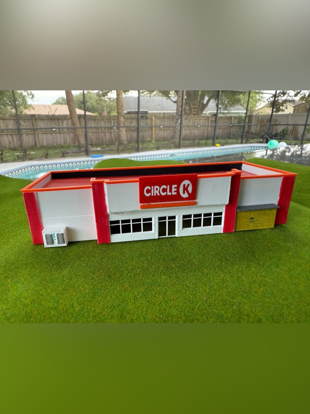 N Scale Gas Station Convenience Store Shop Building Pump Shell Layout circle k